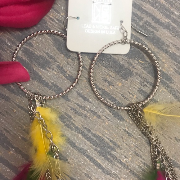 ☀️ NWT Creation multi colored feather earrings - Picture 4 of 4